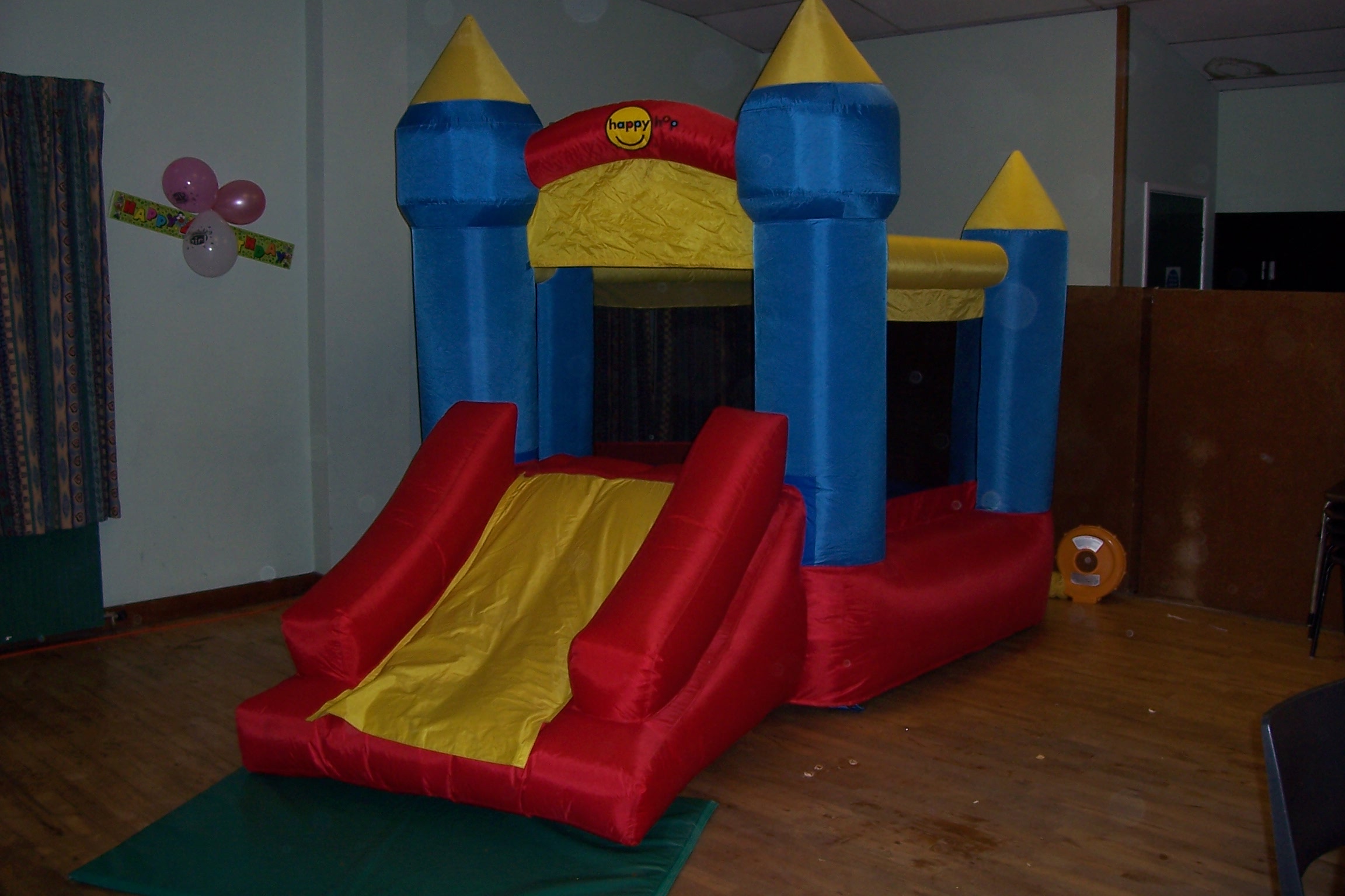 This bouncy castle is perfect for the little ones. As it's fairly low and compact, it fits well into smaller halls and gardens. Crash mats are provided for a safe landing when using the slide, and is suitable for children up to 5 years.
