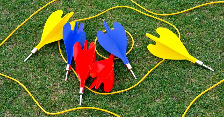 Take the popular sport of darts out into the fresh air with these brilliant lawn darts. A hugely entertaining game for all the family to play, simply lay the hoops out on soft, flat ground to create your very own alfresco dartboard.

Perfect for two players or more